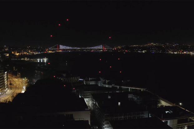 15 drone ile ışıklı drone gösterisi 15 drone ile ışıklı drone gösterisi